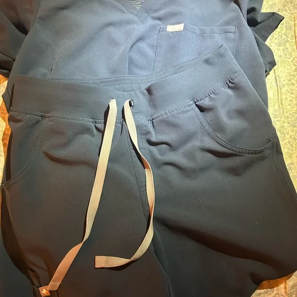 Figs large scrub bundle! - Picture 2 of 4